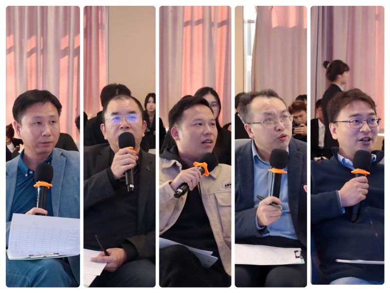 图为评委点评.jpg
