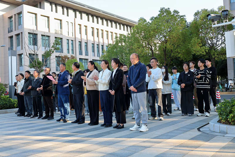 师生参与活动现场_副本.jpg