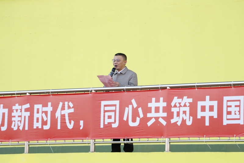 图为骆军授课.JPG