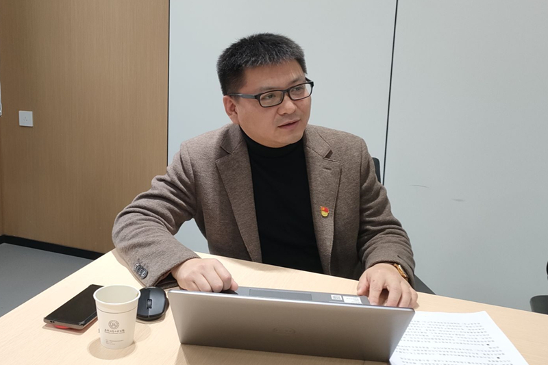 图为汪涛点评.jpg