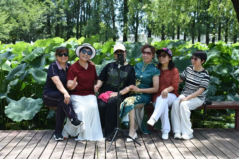 图为自然风光、民俗活动、人文景观等 编采现场.jpg