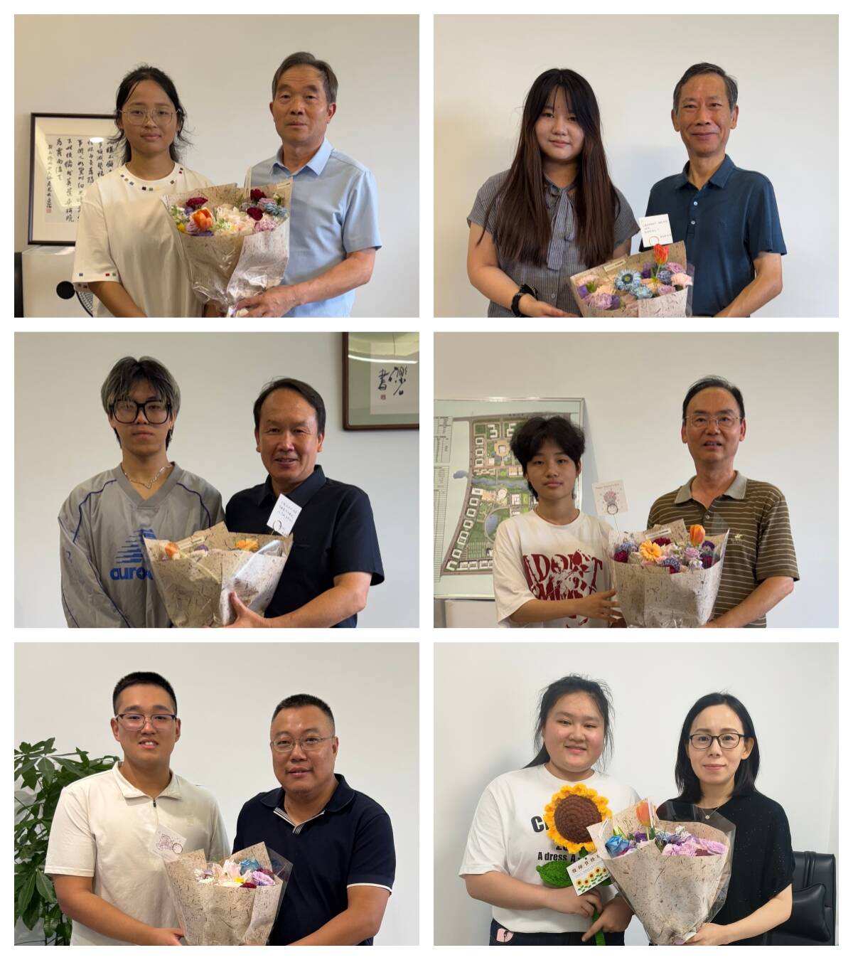 图为学生代表向校领导献花.jpg