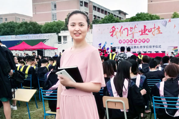 用“心”做好工作，用“爱”做好辅导员 