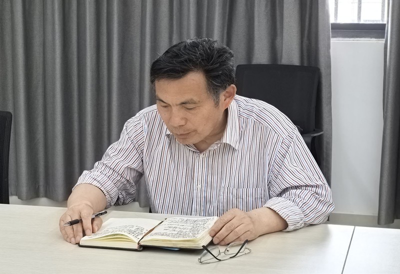 图为罗从文作总结.jpg