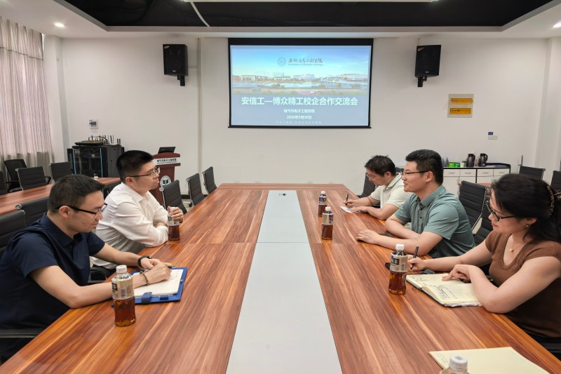 座谈会现场.jpg