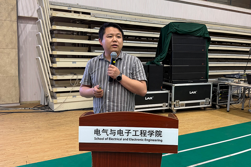 图为刘传柱讲话.png