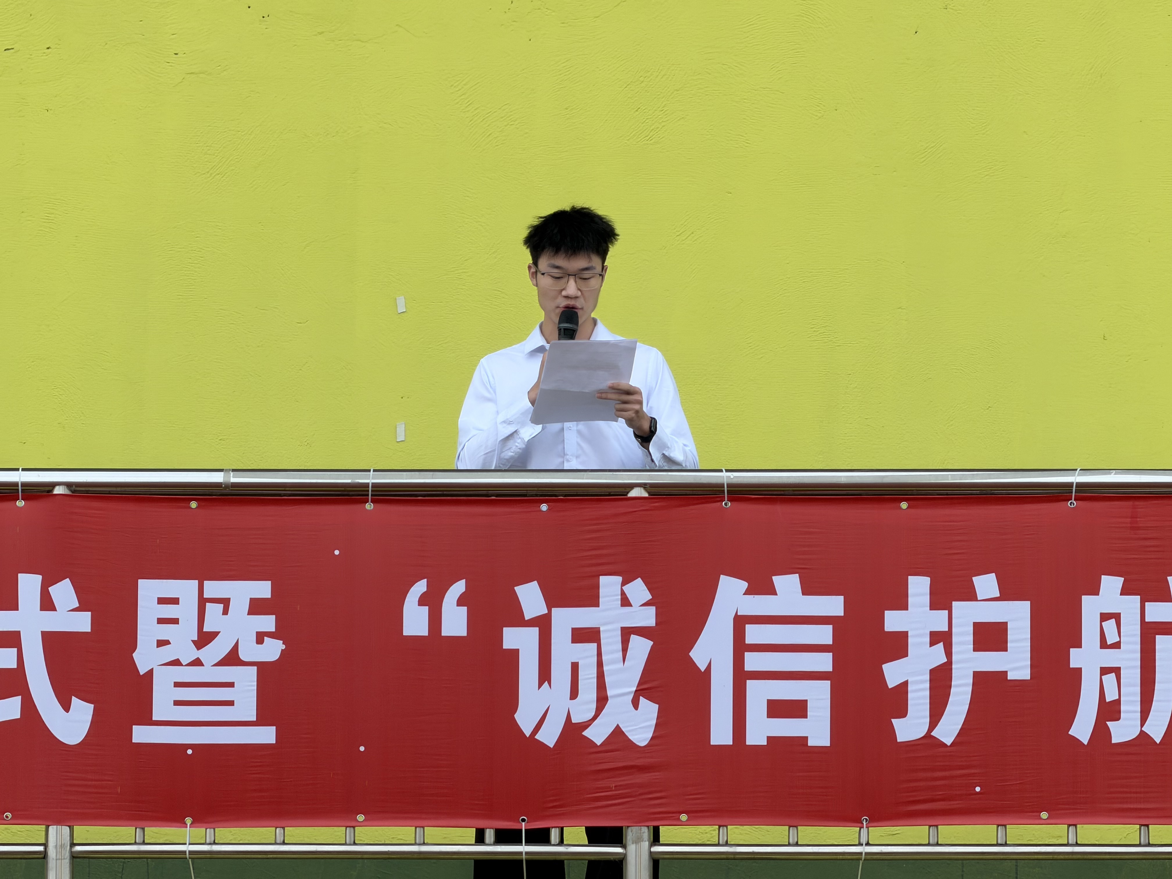 讲话1.jpg 讲话1.jpg
