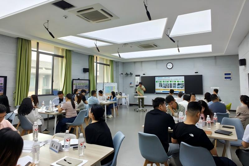 会议现场.jpg