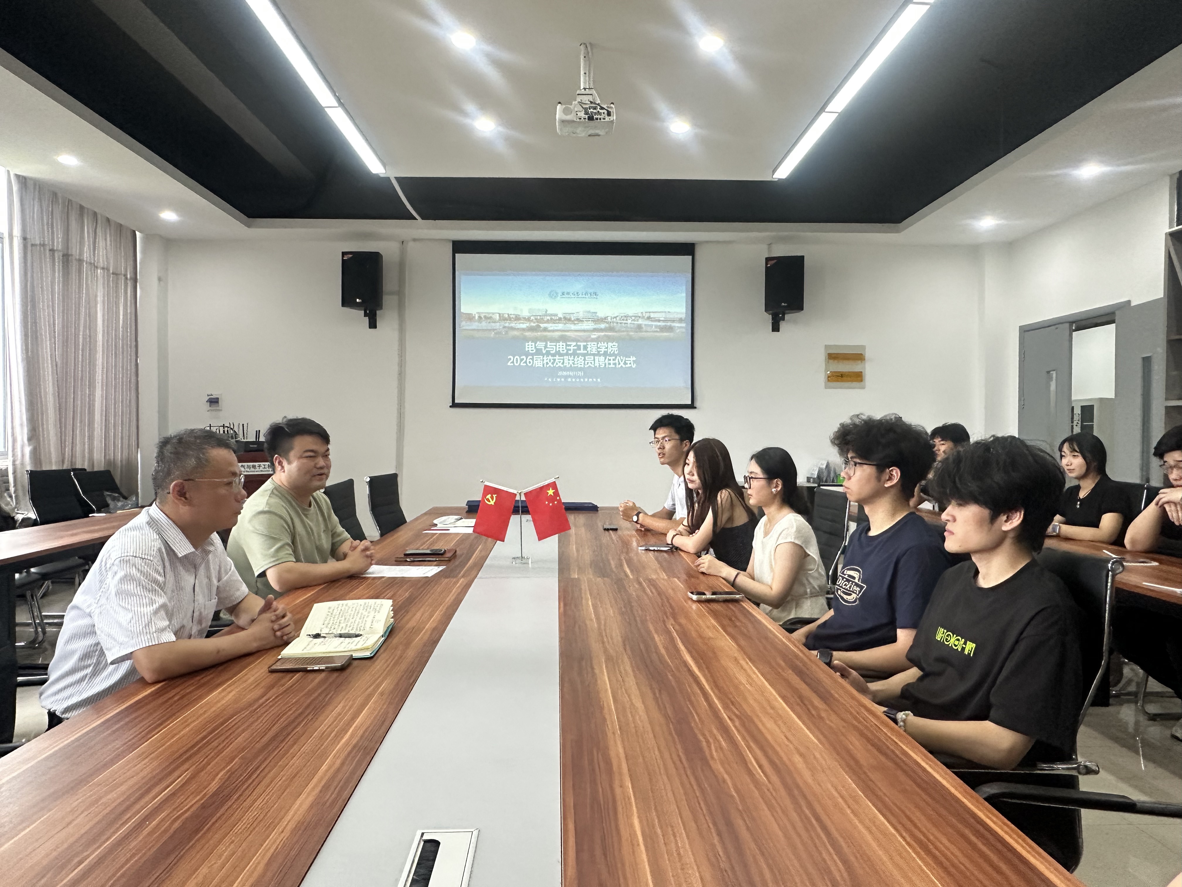 会议现场.jpg 会议现场.jpg
