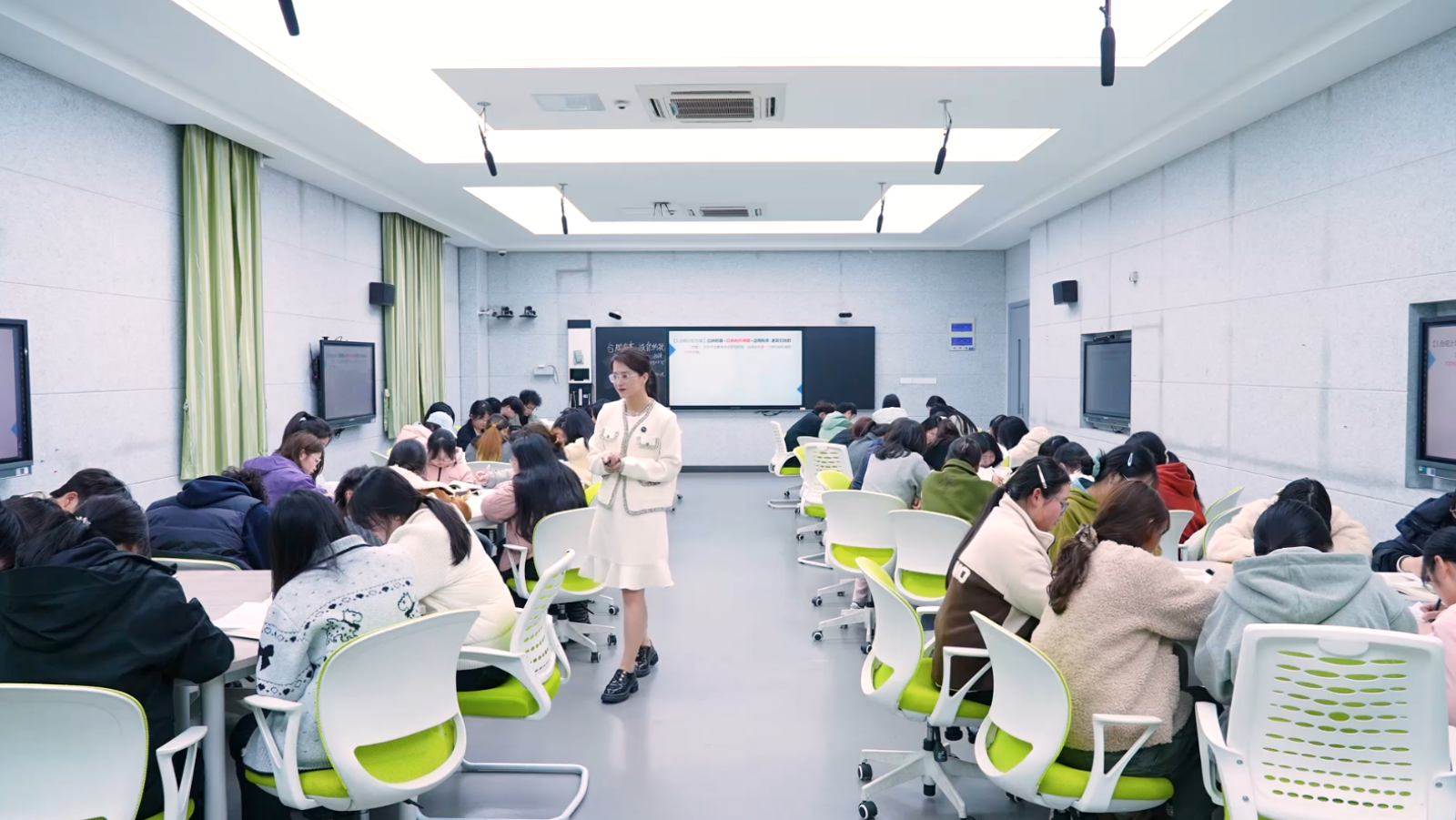 李红梅.png 李红梅.png