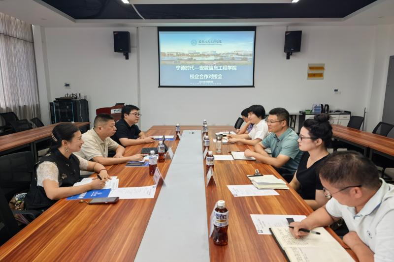 座谈会现场(1).jpg