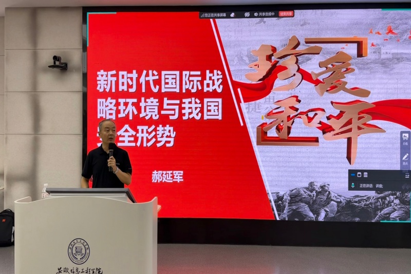 图为专家讲座现场1_副本.jpg