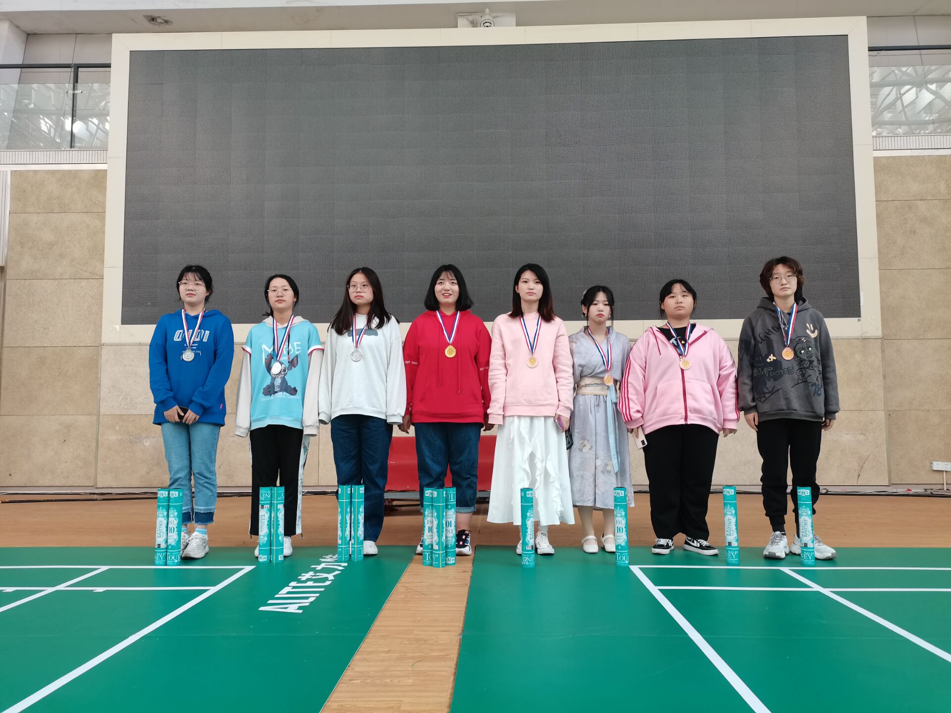 图为女子八强选手合影.jpg