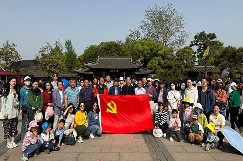 扬州团建合影_副本（尺寸已调）.jpg