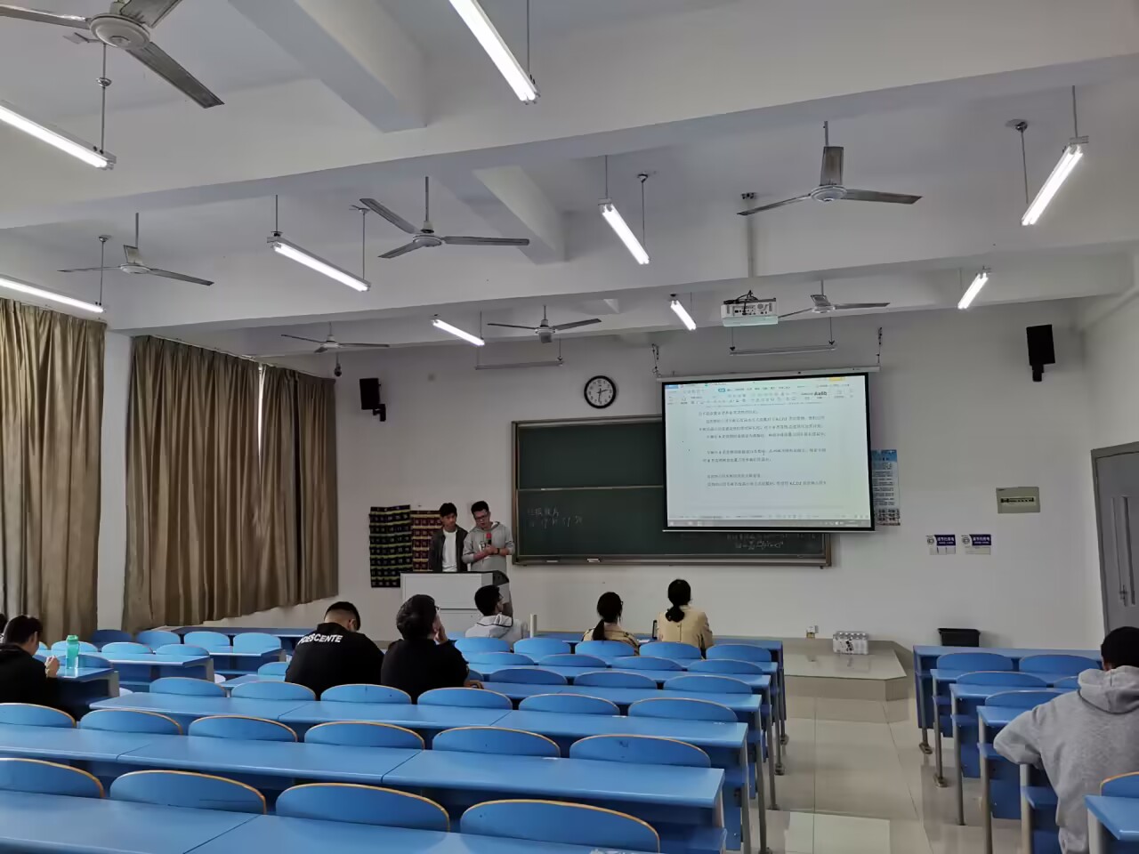 A1N308教室讲评现场.jpg