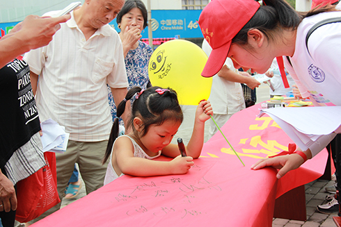 小朋友签字.jpg