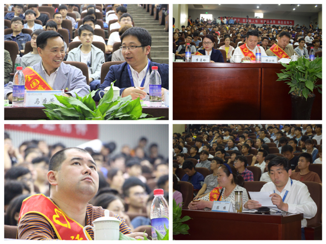 3.宣讲会现场嘉宾及领导,认真翻阅道德模范事迹.jpg