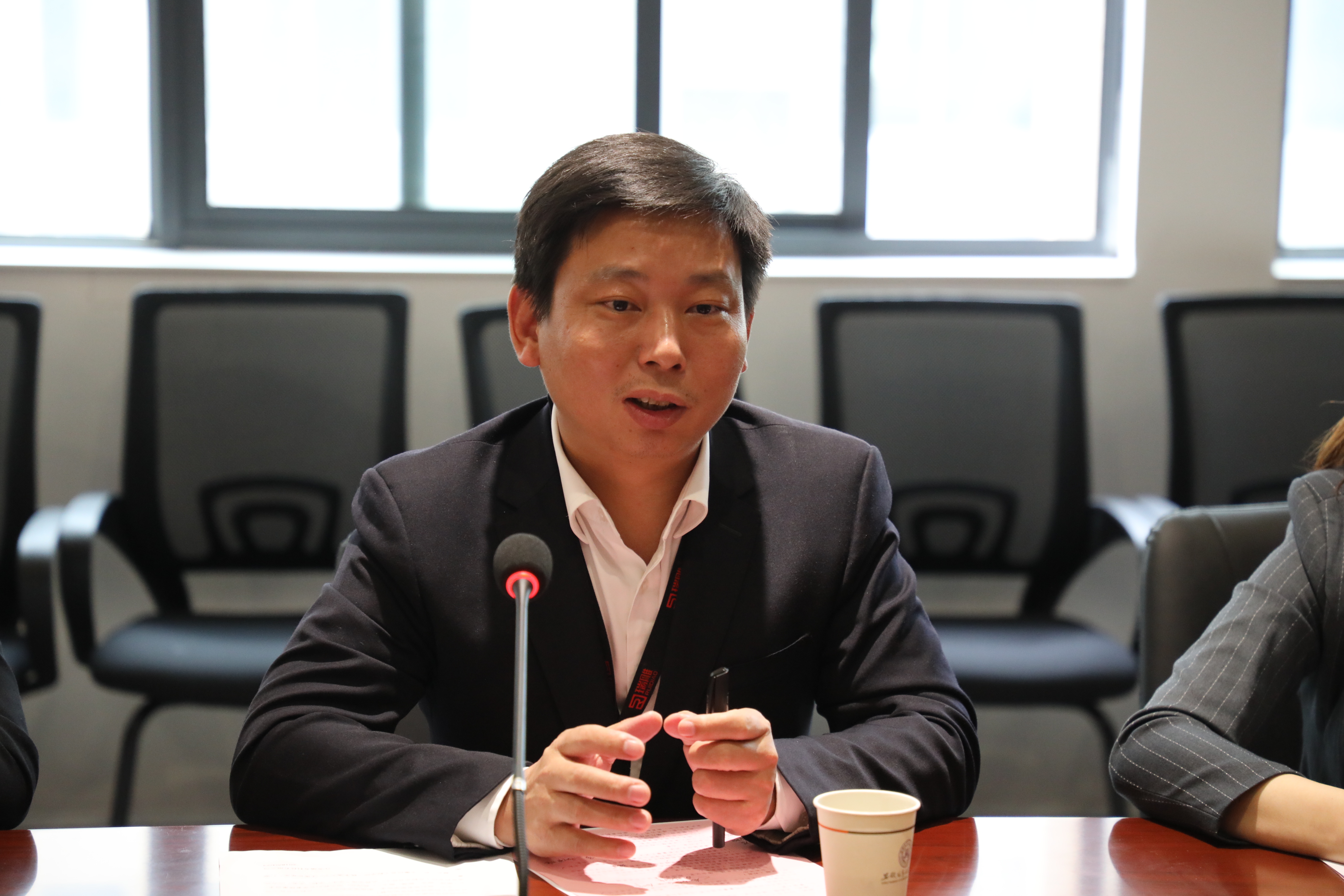 瑞苏科技董事长张先君发言.JPG 瑞苏科技董事长张先君发言.JPG