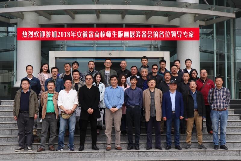 图三与会人员合影.jpg 图三与会人员合影.jpg