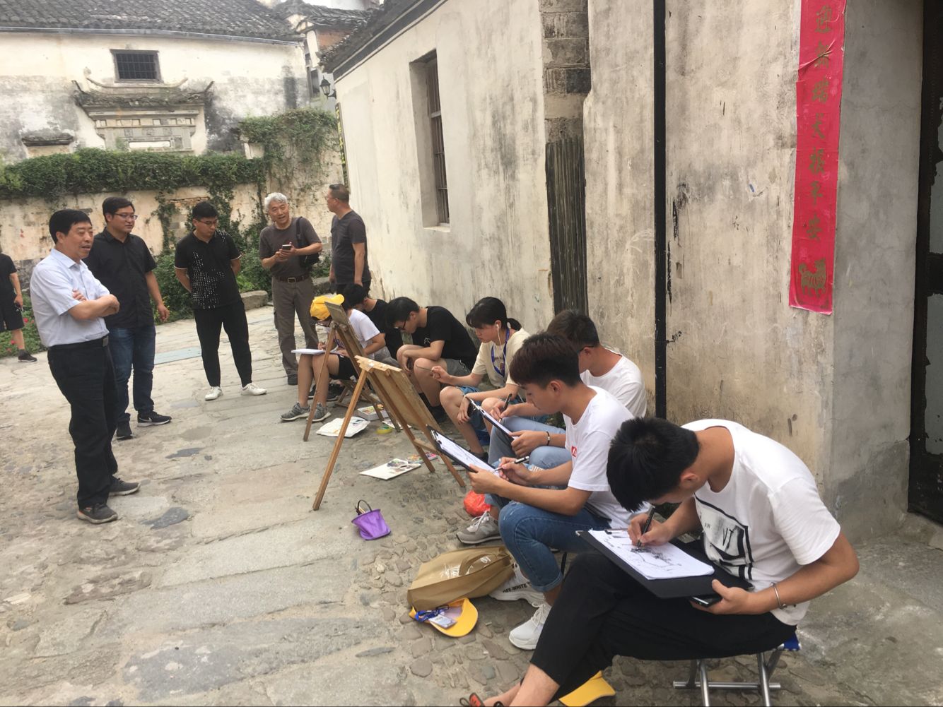 校领导指导学生写生作品1.JPG 校领导指导学生写生作品1.JPG