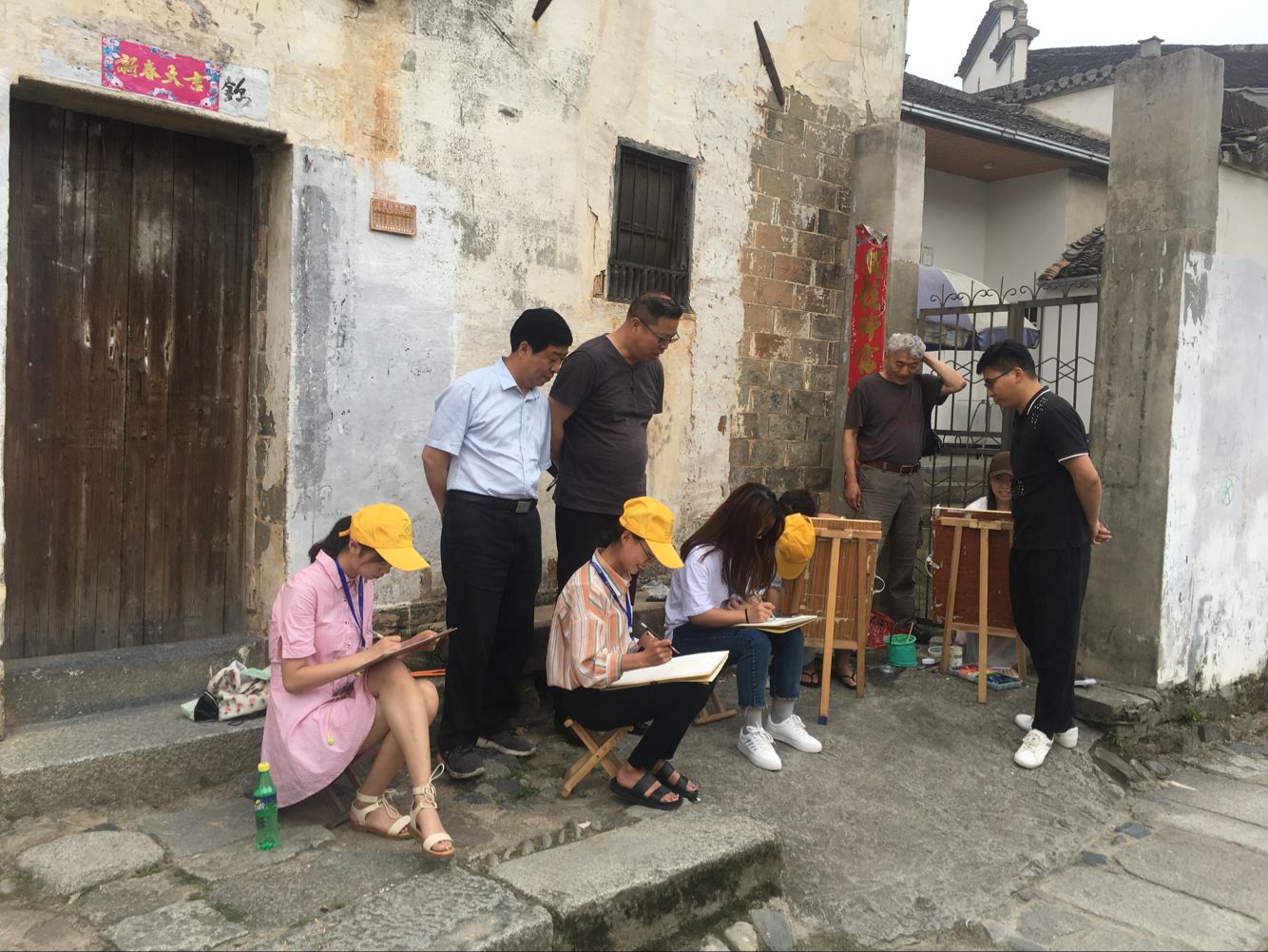 校领导指导学生写生作品2.JPG 校领导指导学生写生作品2.JPG