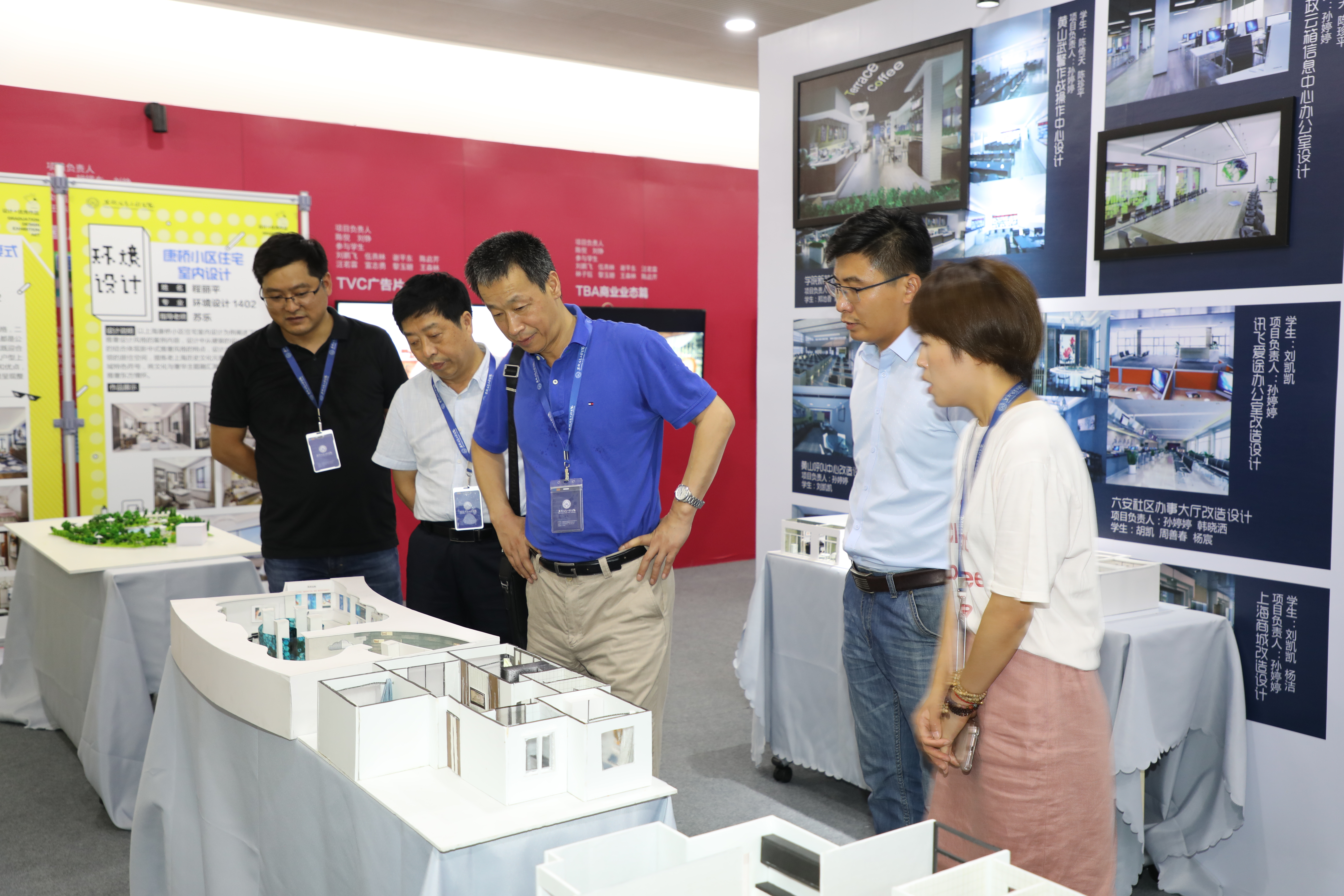 002参观现场一.JPG 002参观现场一.JPG