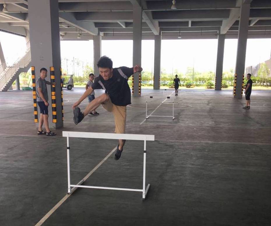 跨栏训练.jpg 跨栏训练.jpg