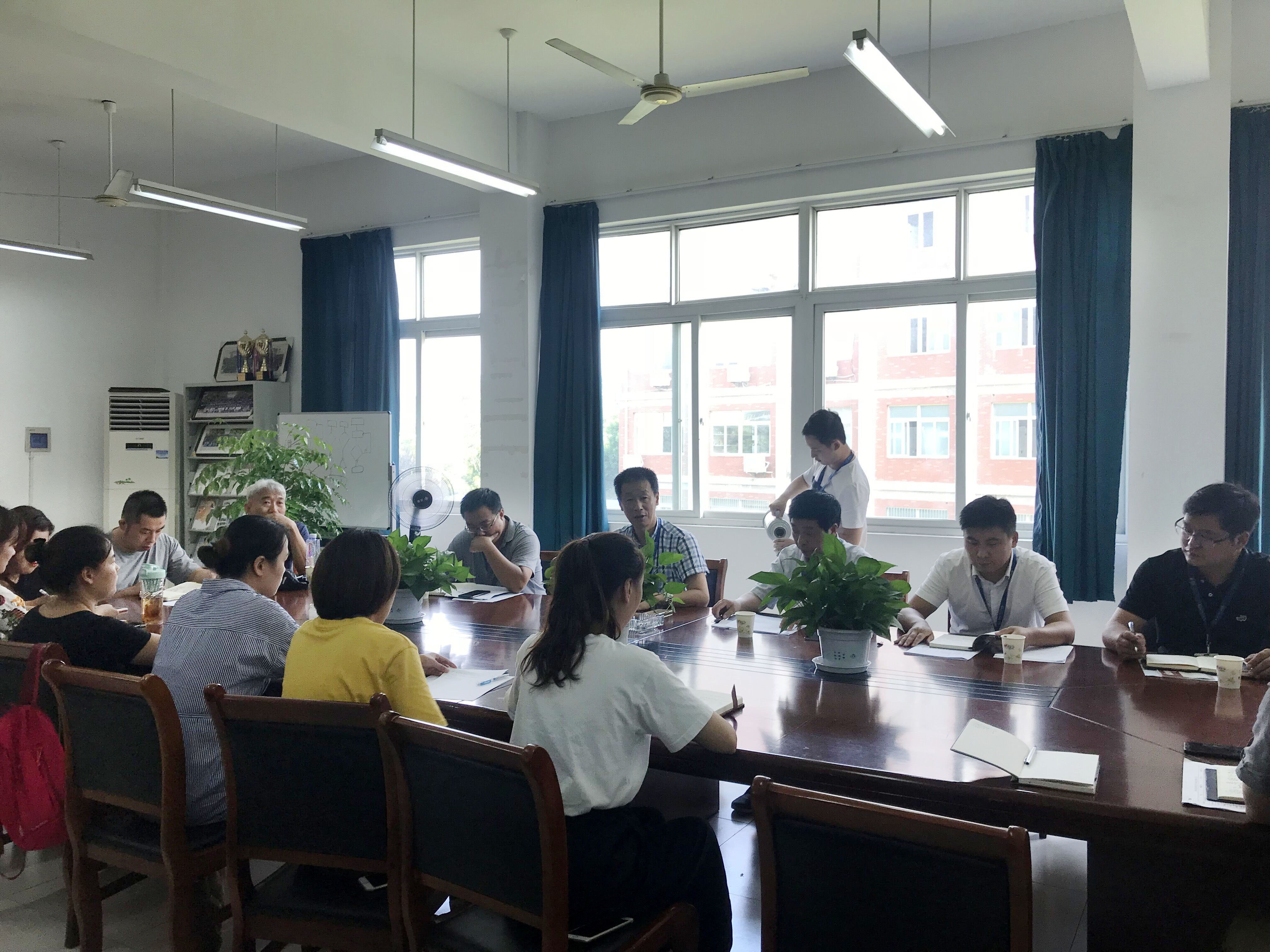 吴敏校长会上发言.jpg 吴敏校长会上发言.jpg