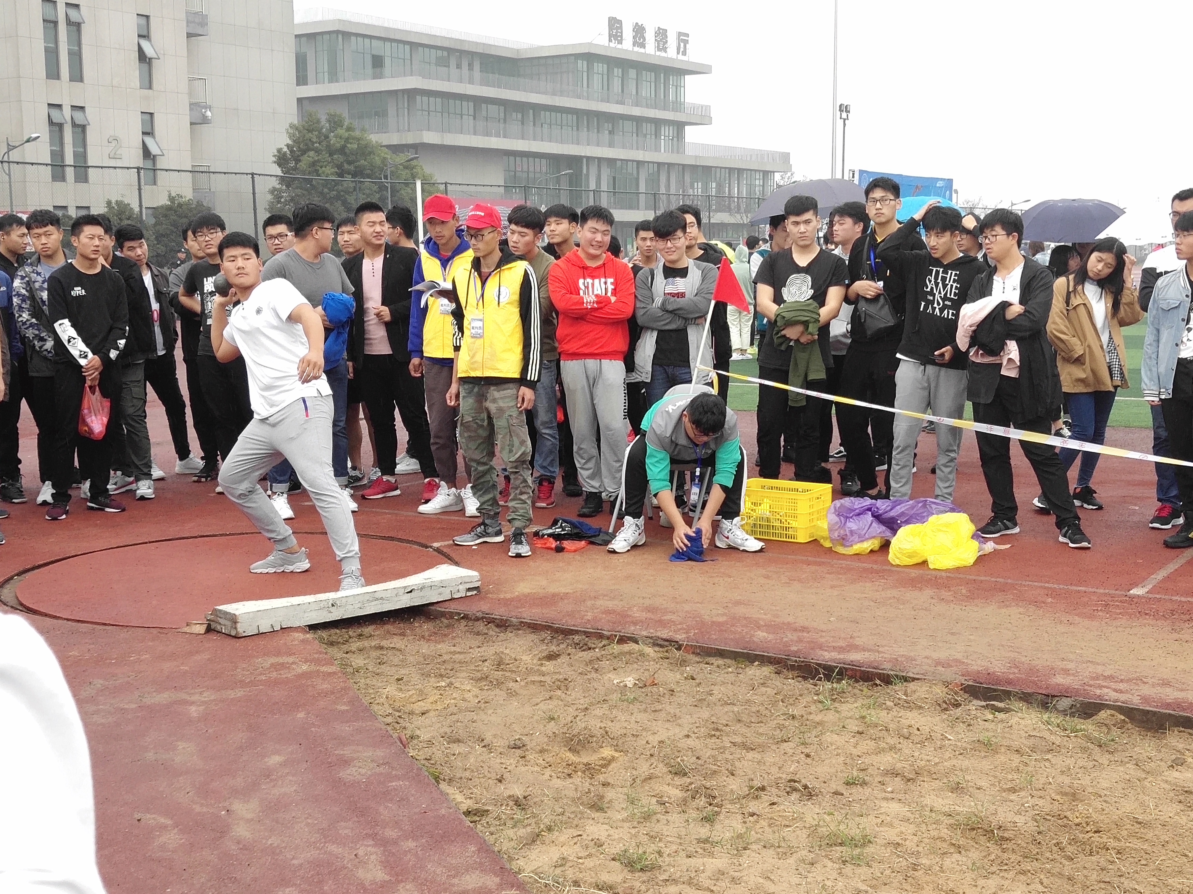 瞅准前方十米方向.jpg 瞅准前方十米方向.jpg