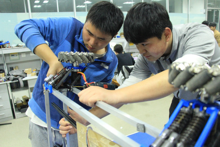 产业工程师的摇篮:安徽信息工程学院创新应用型人才培养探索之路 产业工程师的摇篮:安徽信息工程学院创新应用型人才培养探索之路