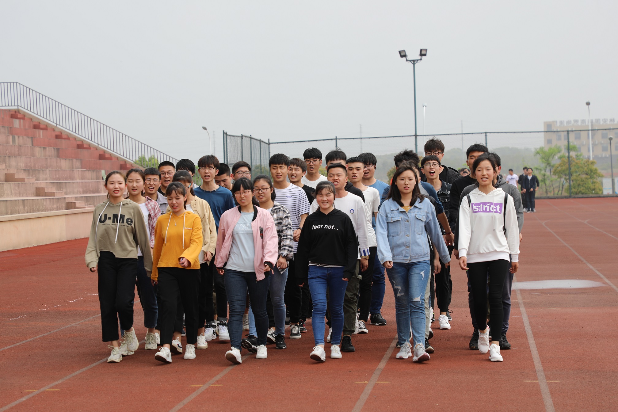 1各班级方阵展示:面带微笑,走出美的节奏.jpg 1各班级方阵展示:面带微笑,走出美的节奏.jpg