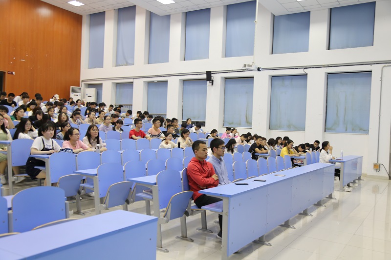 参加交流会同学.JPG