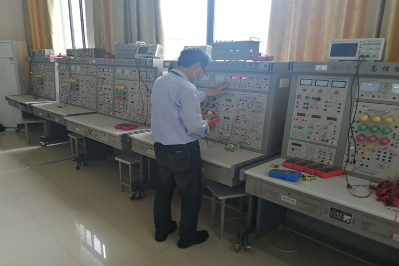 图2 实验设备检查.jpg