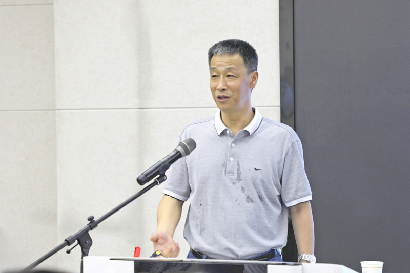 吴校长做专题报告.jpg