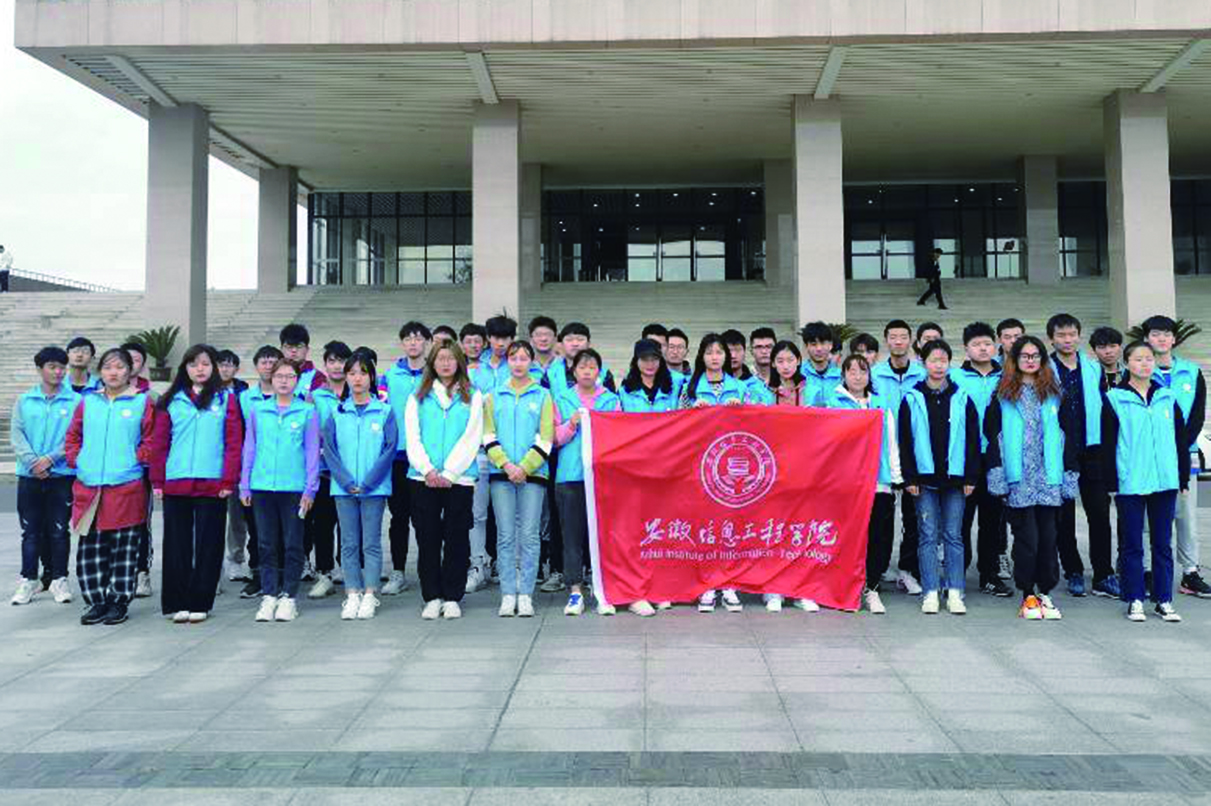 合影.jpg 合影.jpg