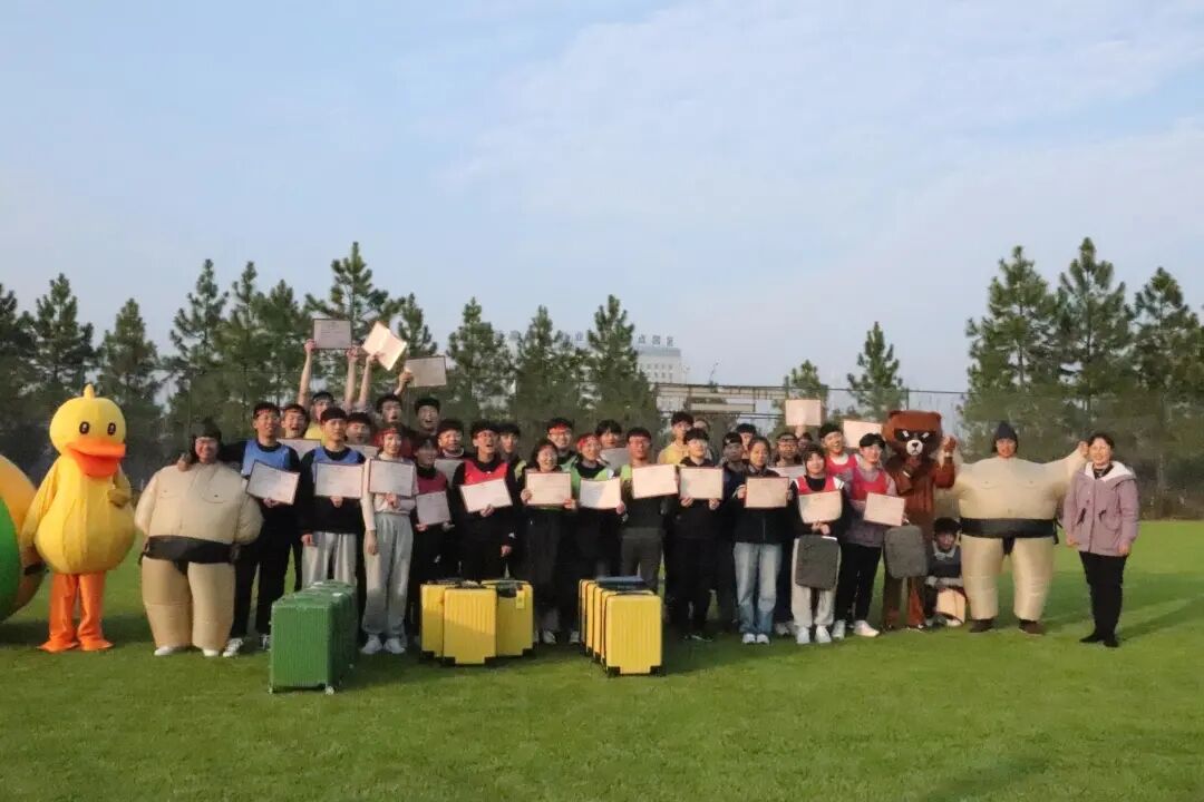 决赛队伍合影.jpg 决赛队伍合影.jpg