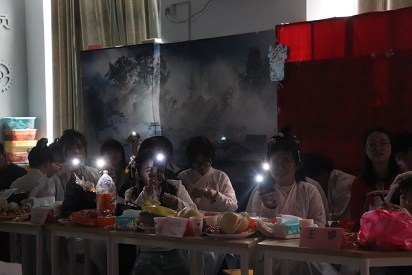 武林大会的粉丝.JPG 武林大会的粉丝.JPG