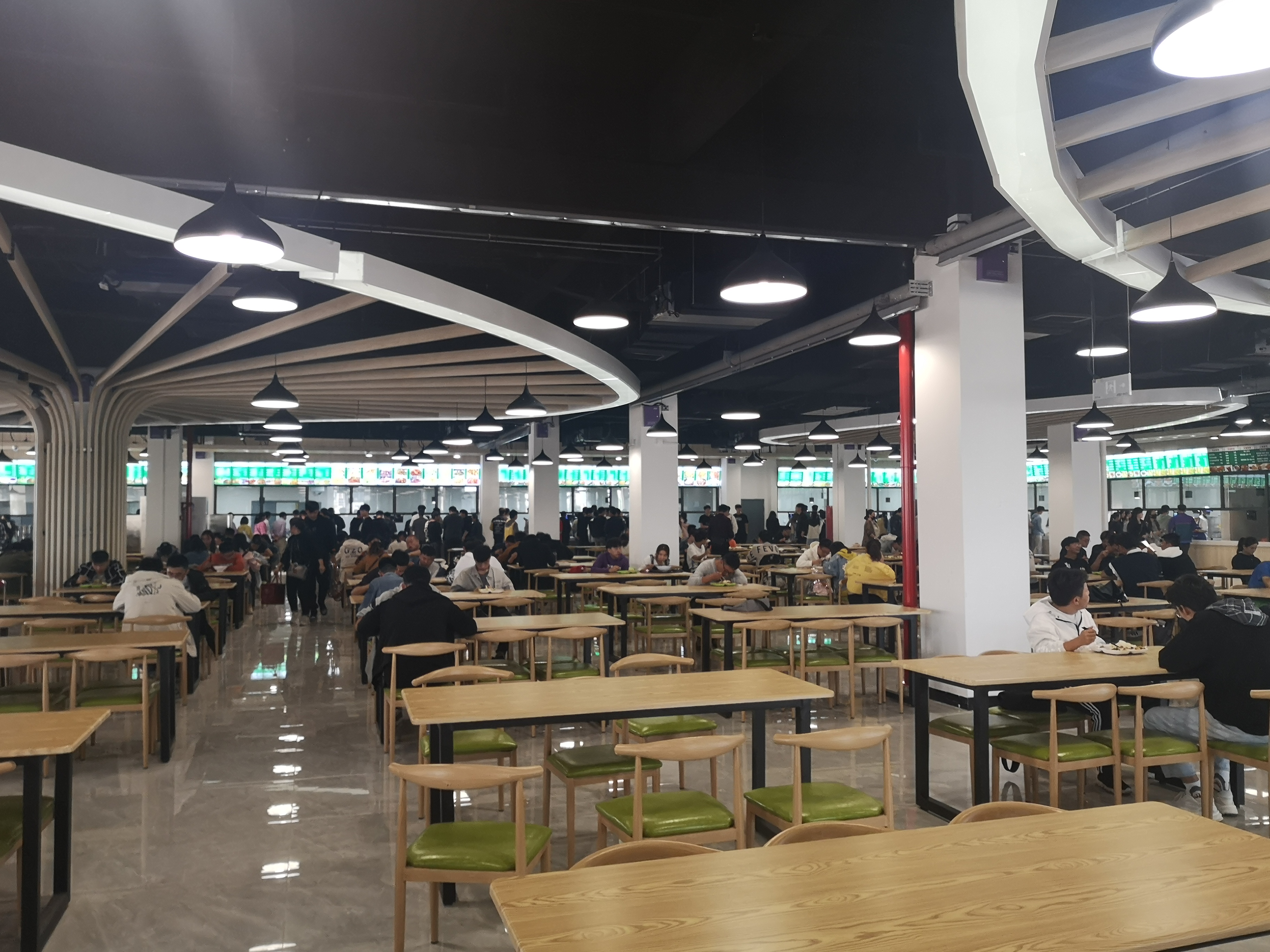 A32新食堂开餐.jpg A32新食堂开餐.jpg