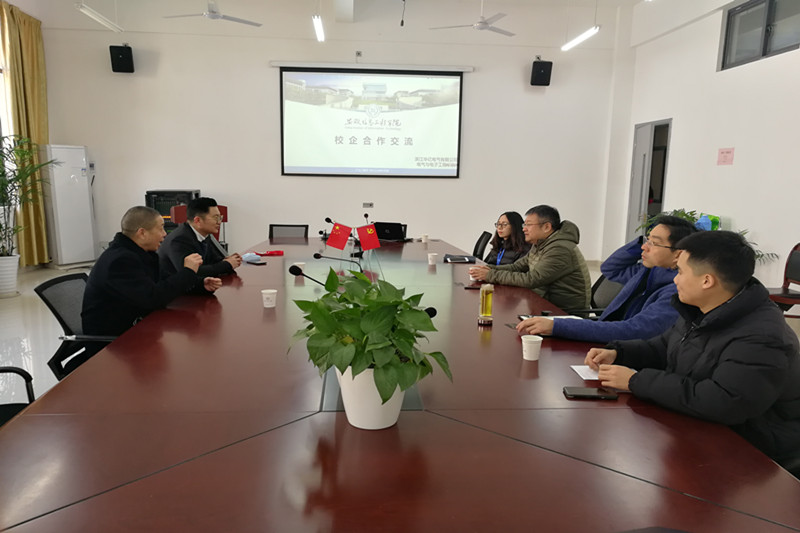 交流现场--副本.jpg