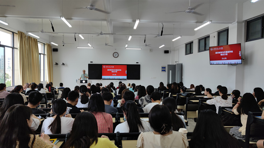图为同学们认真听讲_副本.jpg 图为同学们认真听讲_副本.jpg