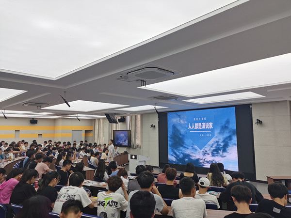 讲座现场.jpg 讲座现场.jpg