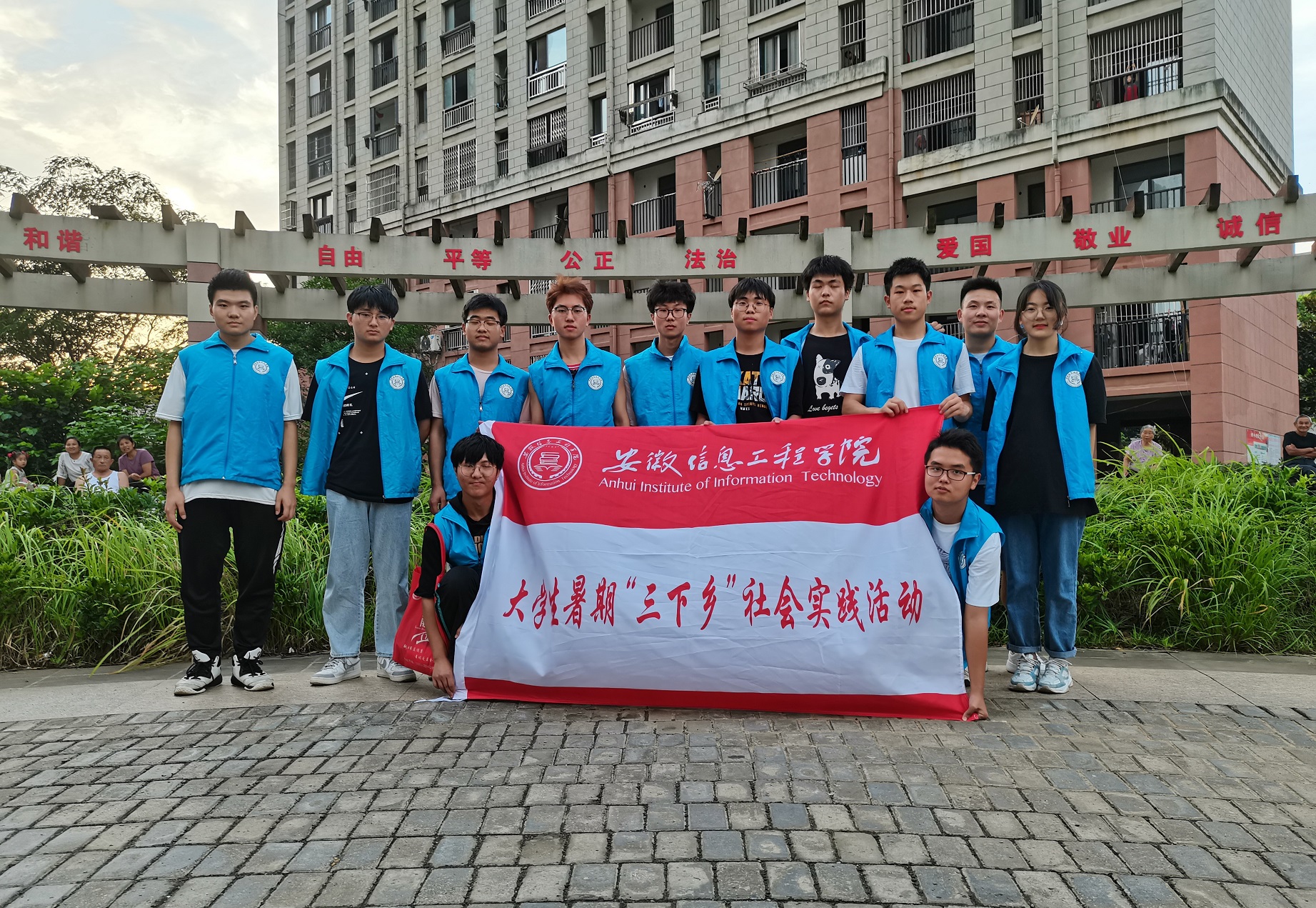 合影.jpg 合影.jpg