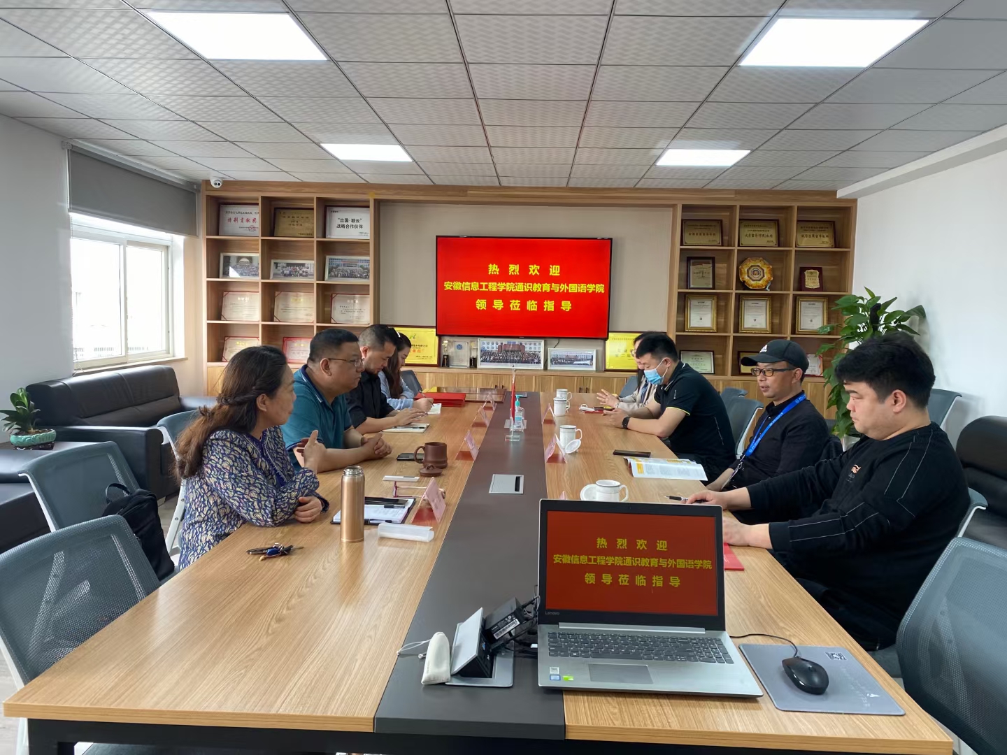 图为座谈会现场.jpg 图为座谈会现场.jpg