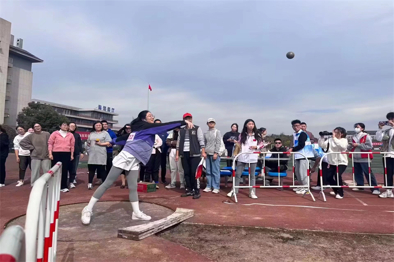 图为教师组铅球比赛现场_副本.png