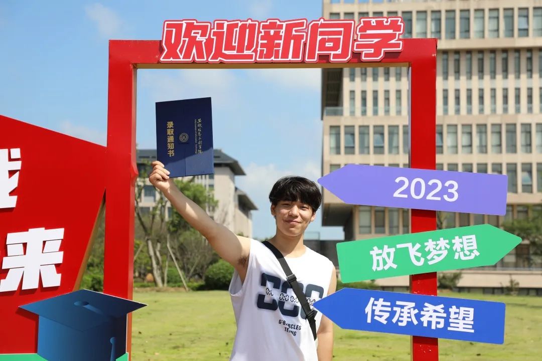 许依康.jpg 许依康.jpg