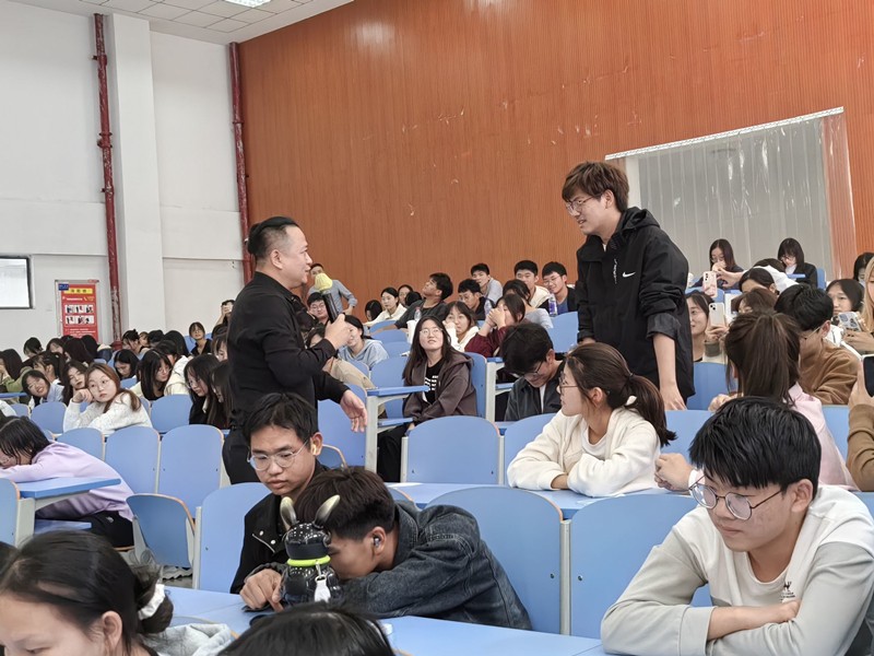 图为讲座互动环节.jpg