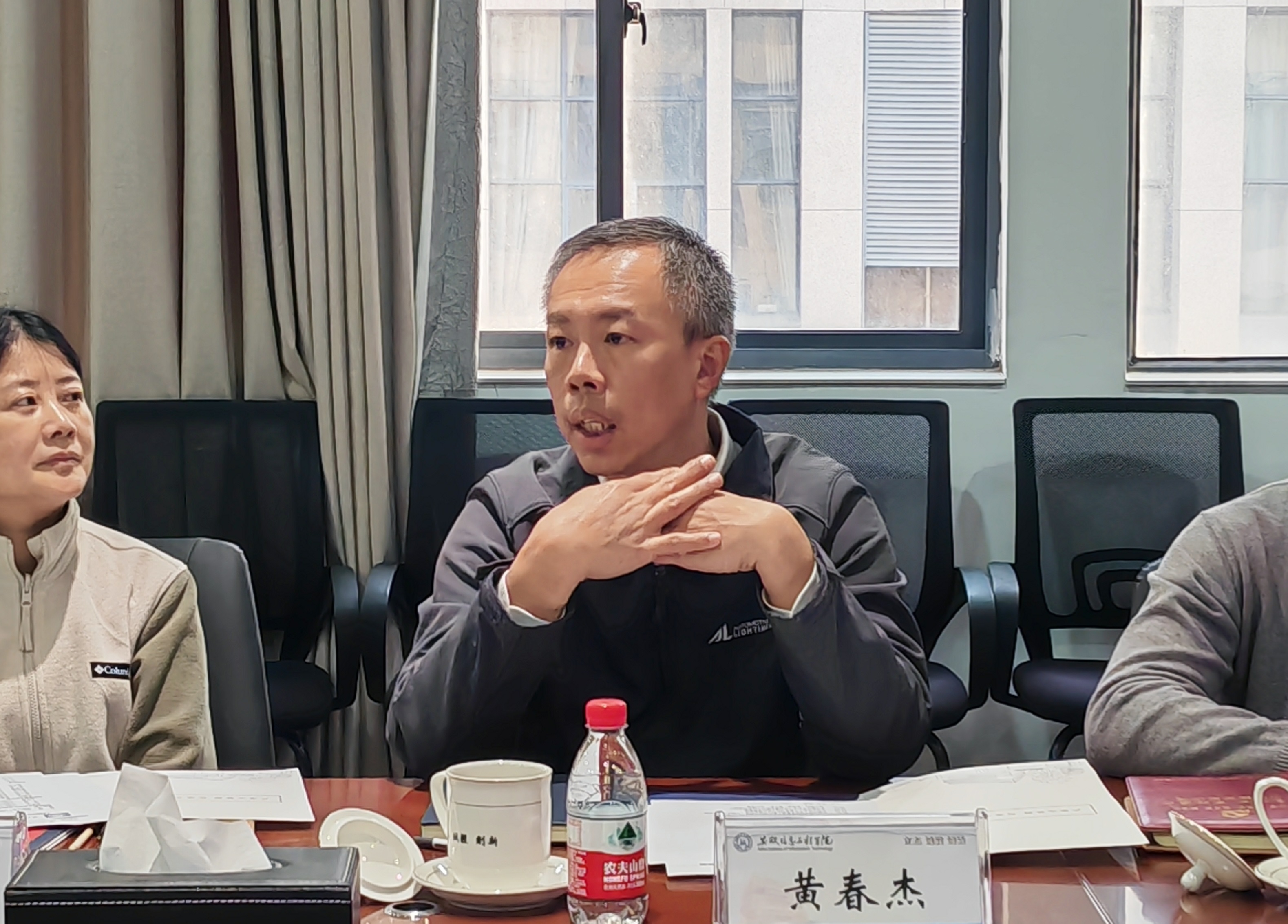 黄春杰.jpg 黄春杰.jpg