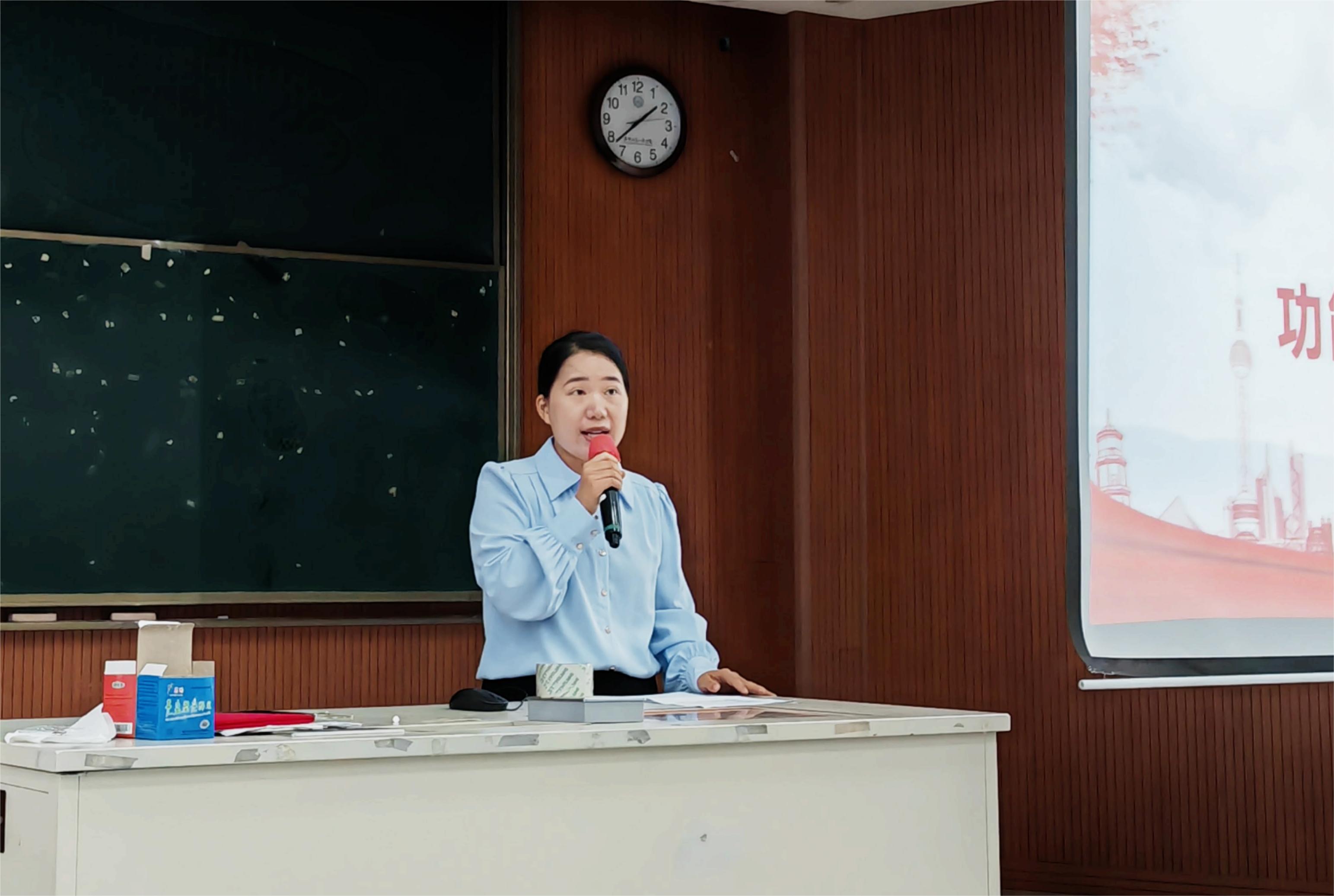 汪老师.jpg 汪老师.jpg