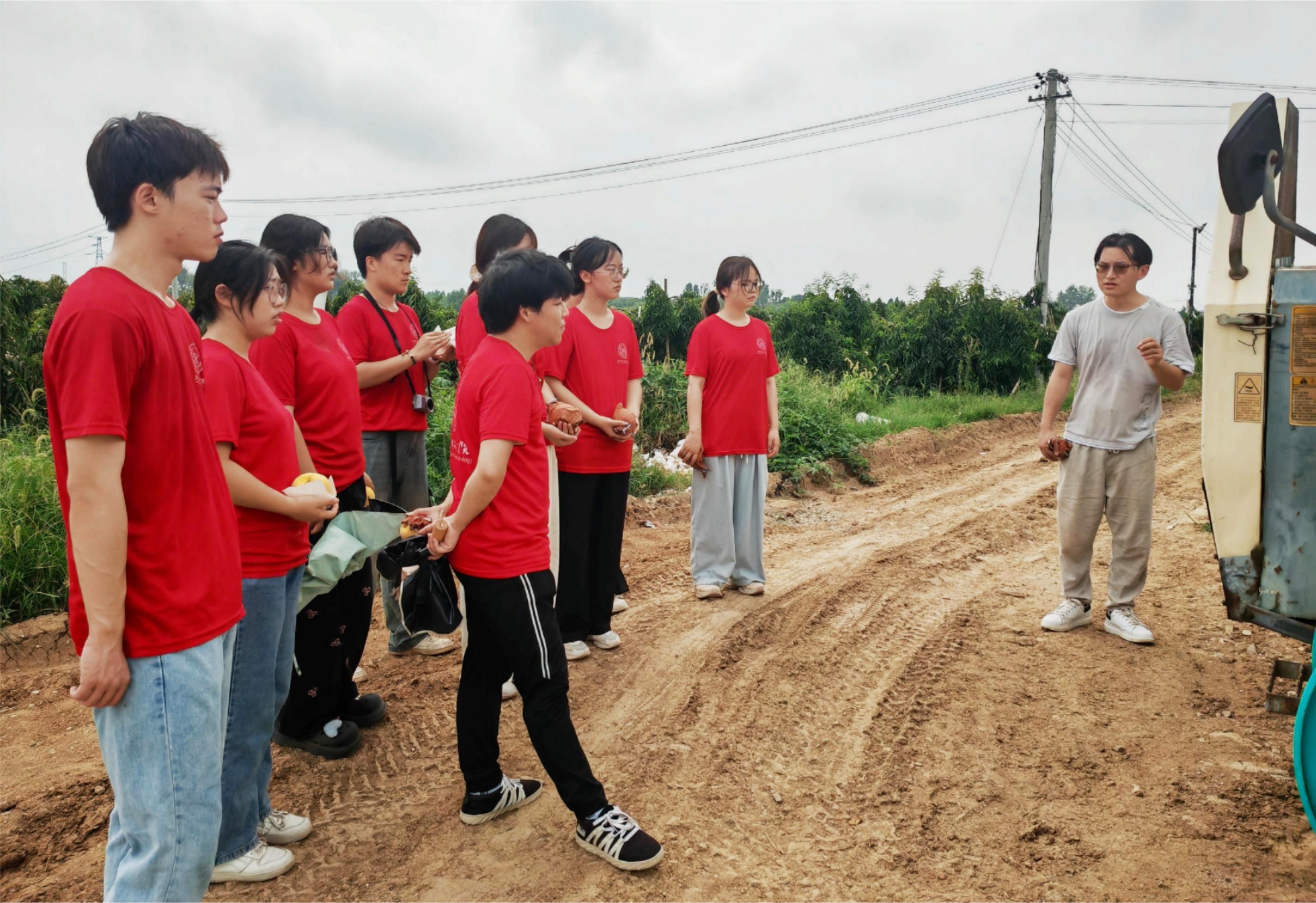 讲解专利农机-1.jpg 讲解专利农机-1.jpg