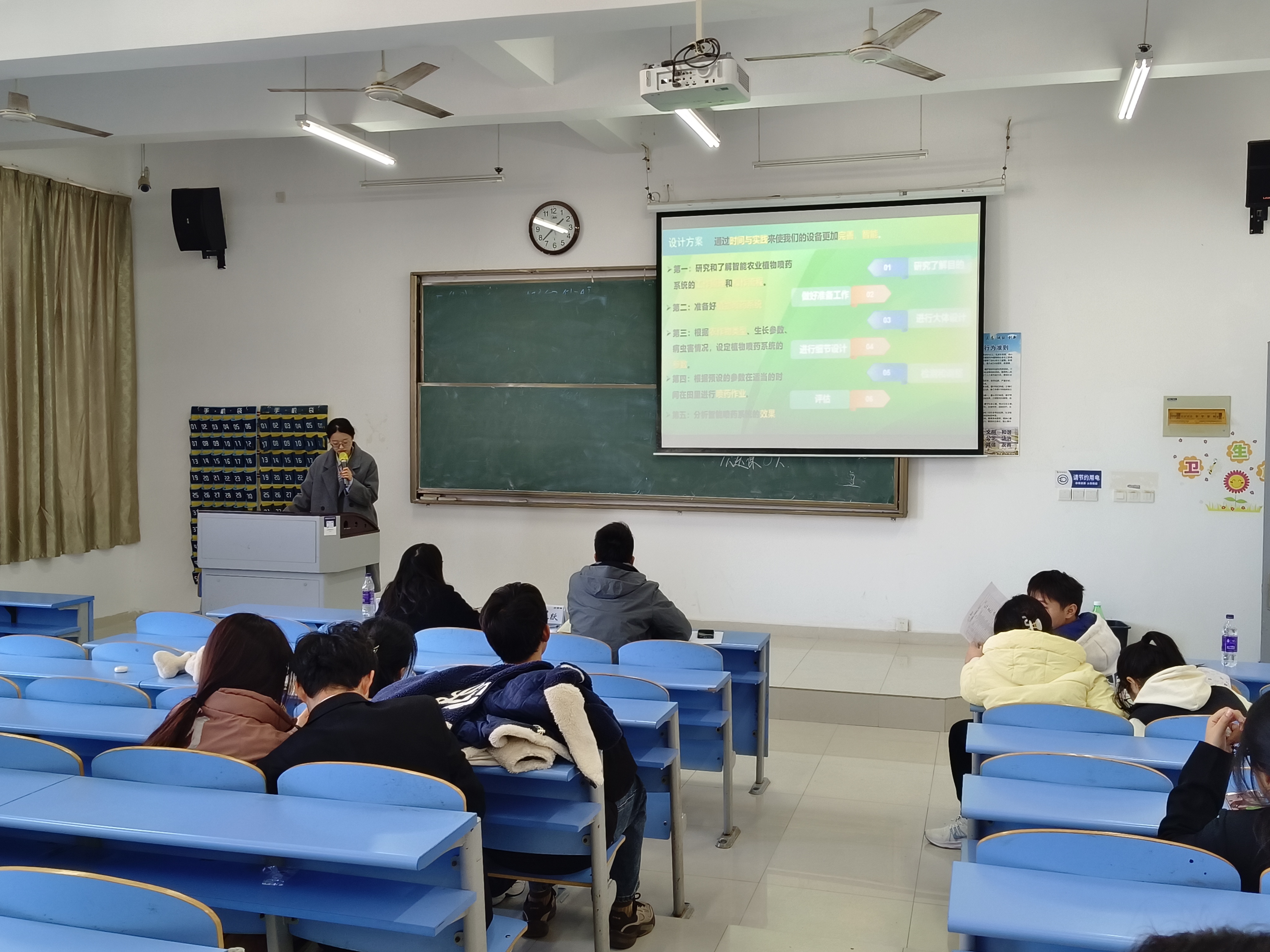 图1-1 概念型赛道比赛现场(1).jpg 图1-1 概念型赛道比赛现场(1).jpg